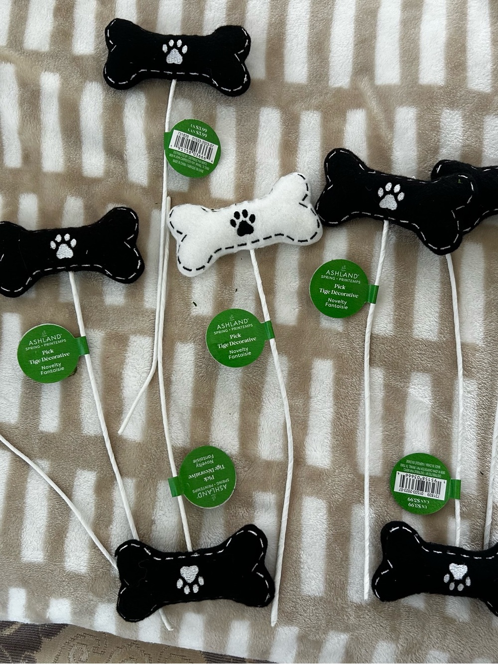 Ashland Black &White Paw Print Bone Cake Picks on a stick Decoration use only 9